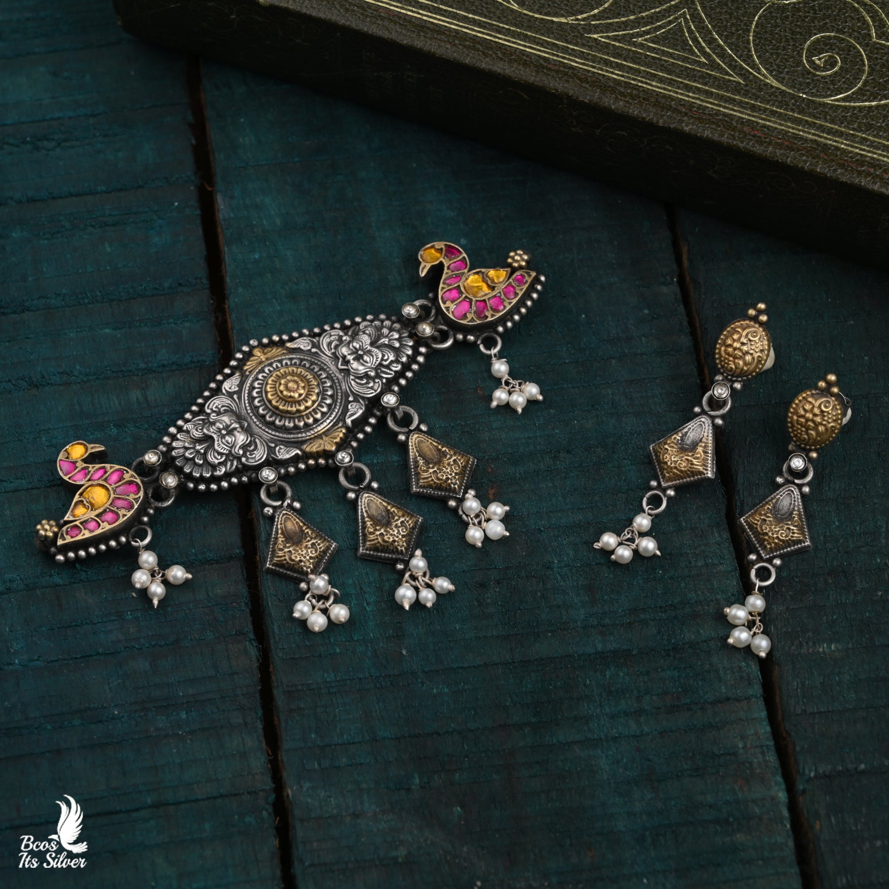 Oxidized Dual Tone Choker With Earring - 6081