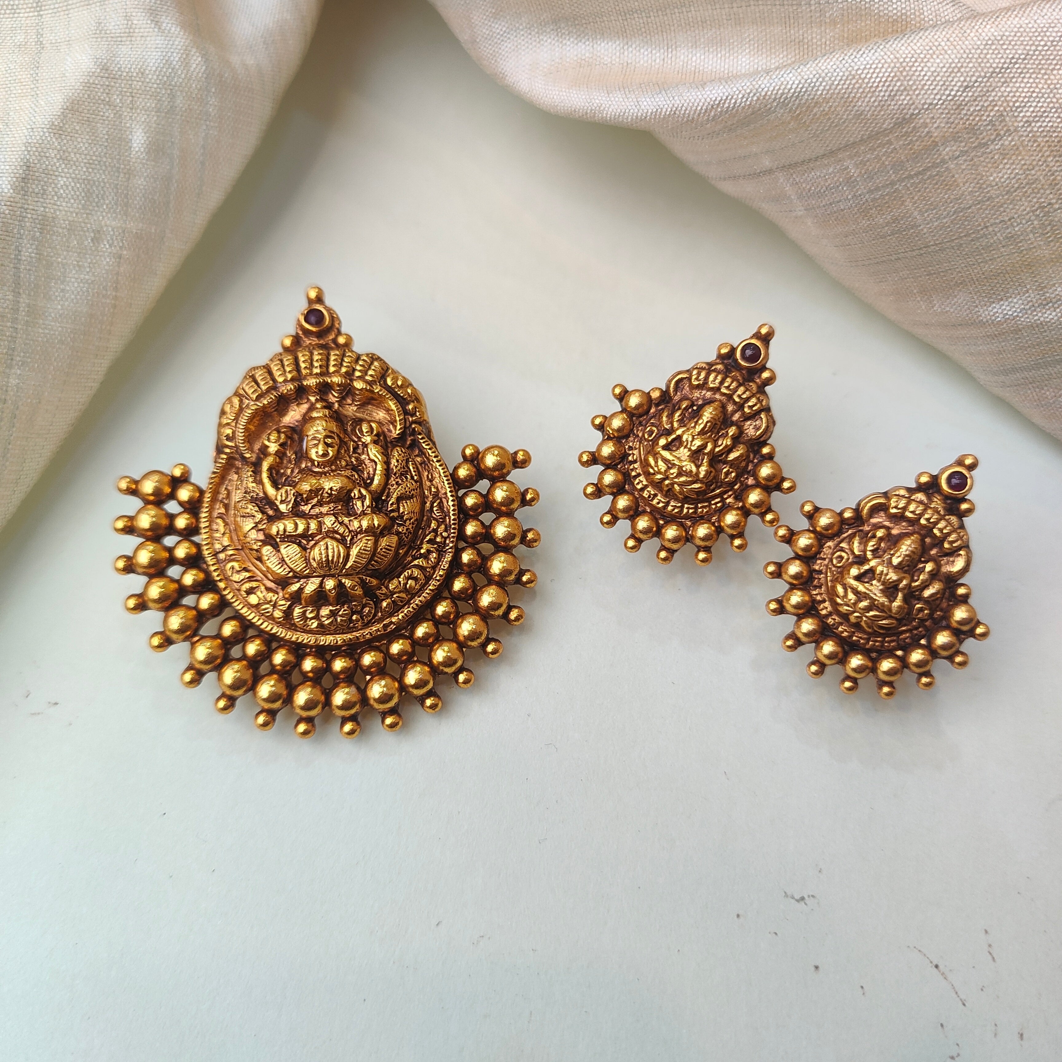 925 silver Gold Plated Lakshmi Pendant with earrings - 0190
