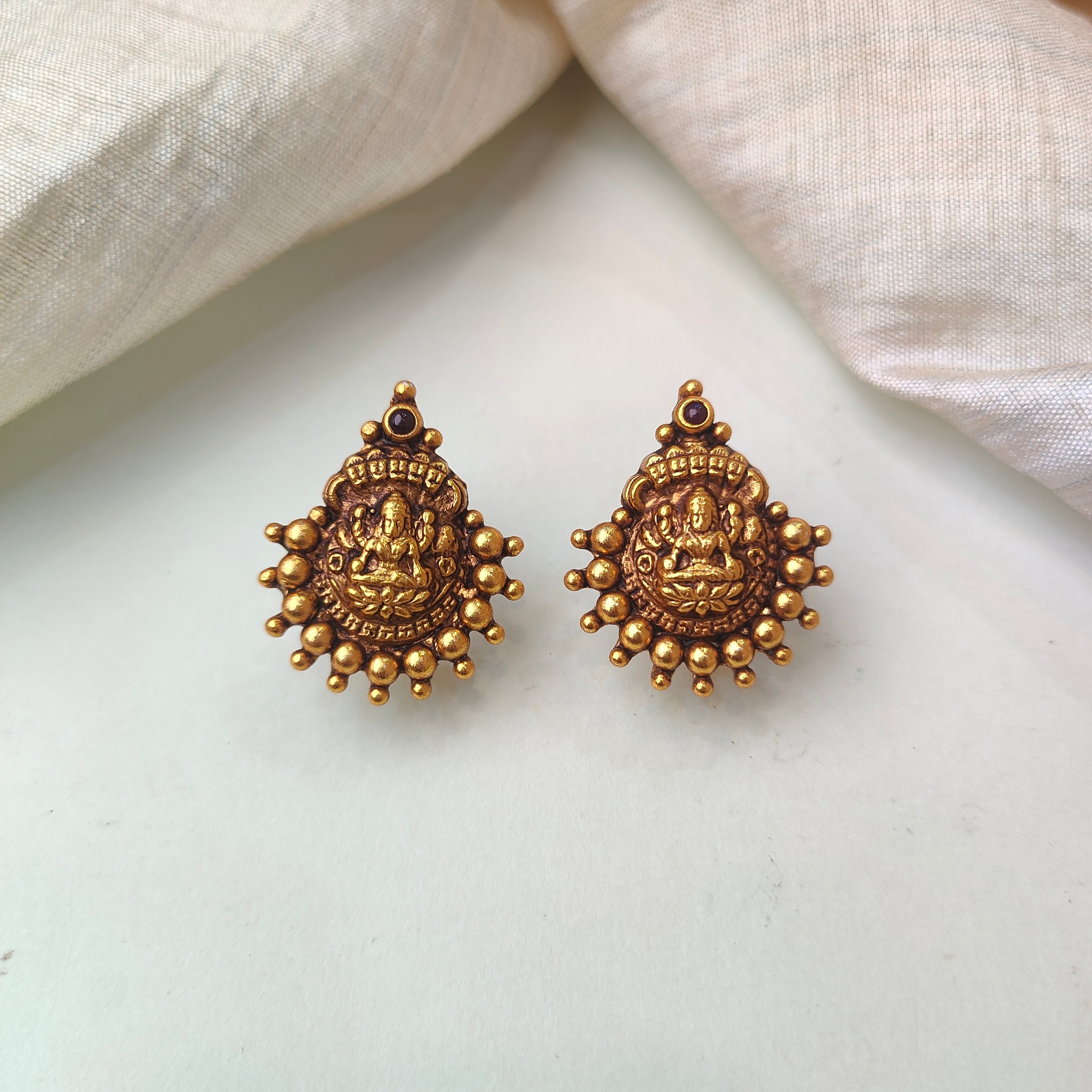 925 silver Gold Plated Lakshmi Pendant with earrings - 0190